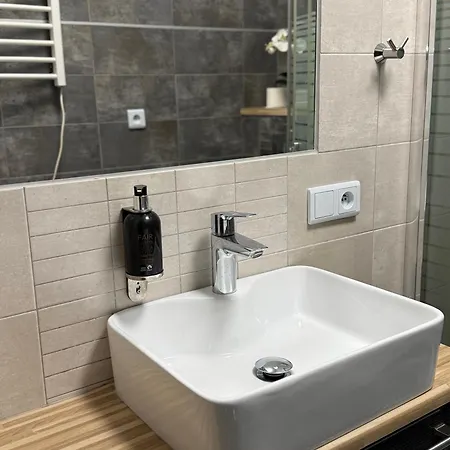Krakowska 25 *